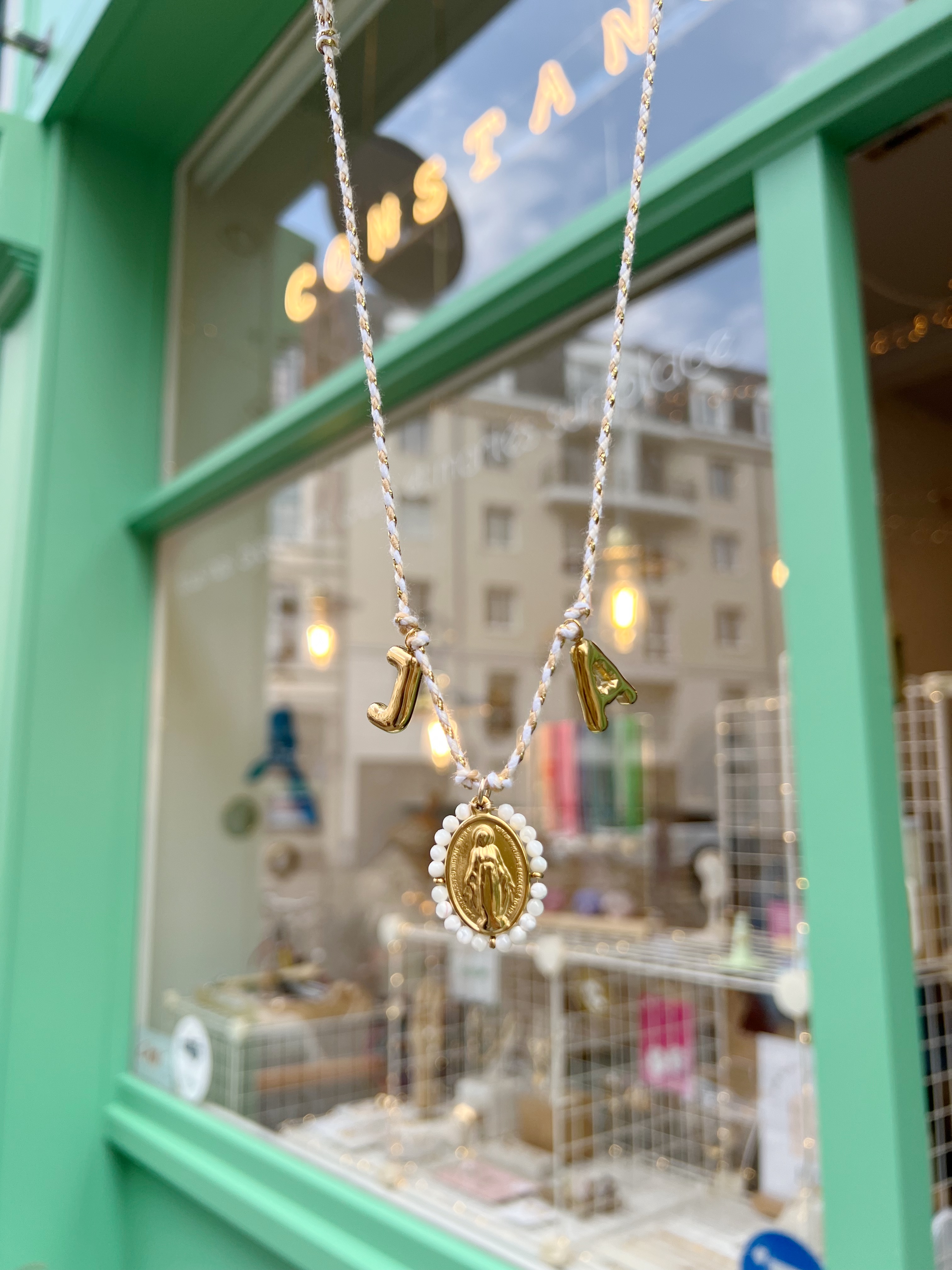 Des bijoux imaginés et montés sur place, avec passion et précision, au cœur de Lille.