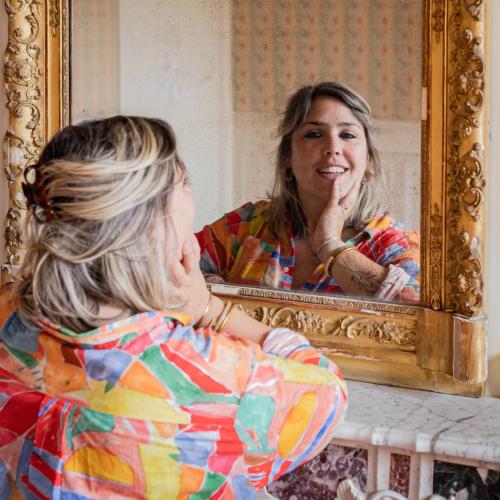 Marine Mancic, créatrice inspirée, reflète dans son univers coloré toute la créativité et le savoir-faire du commerce local aixois.